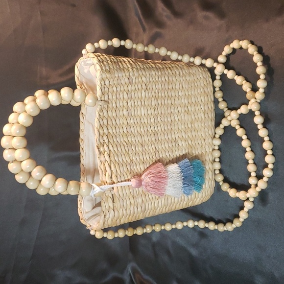 Woven handbag with round wood bead handle and strap - Picture 1 of 4